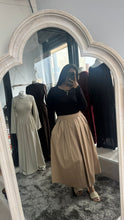 Load image into Gallery viewer, PLEAT SKIRT - TAN