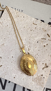 OVAL LOCKET NECKLACE