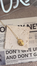 Load image into Gallery viewer, OVAL LOCKET NECKLACE