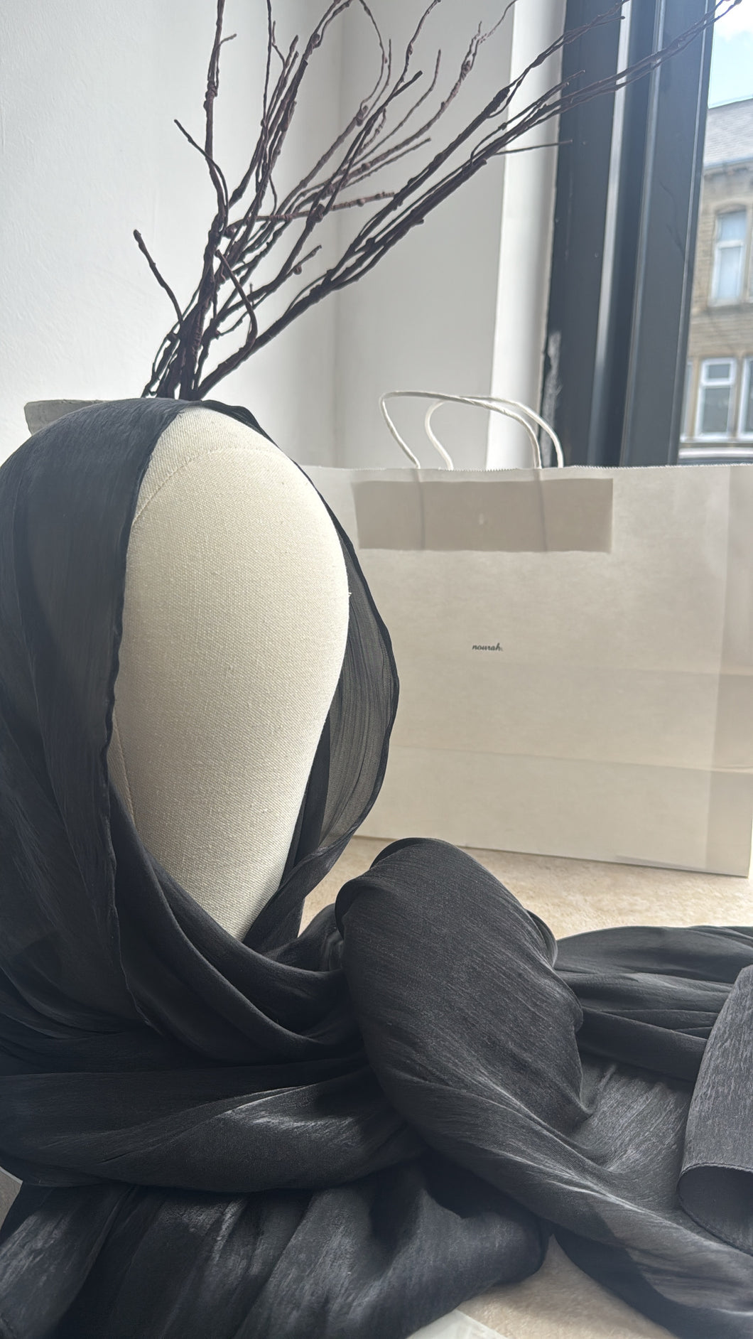 BLACK-PLEATED CHIFFON HIJAB
