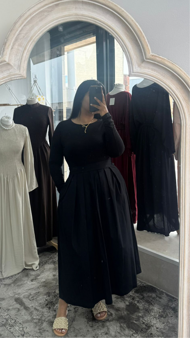 PLEAT SKIRT - BLACK