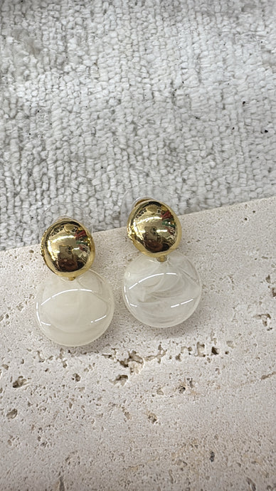 SHELL EARRINGS - W/G
